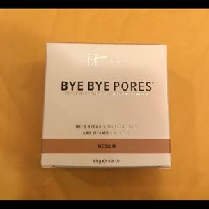 NWT-Bye Bye pores loose powder in Med.